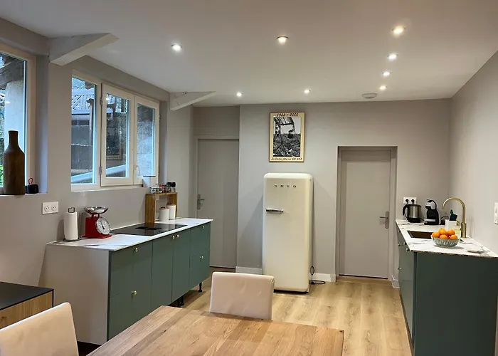 Au Coeur De Perles-et-Castelet